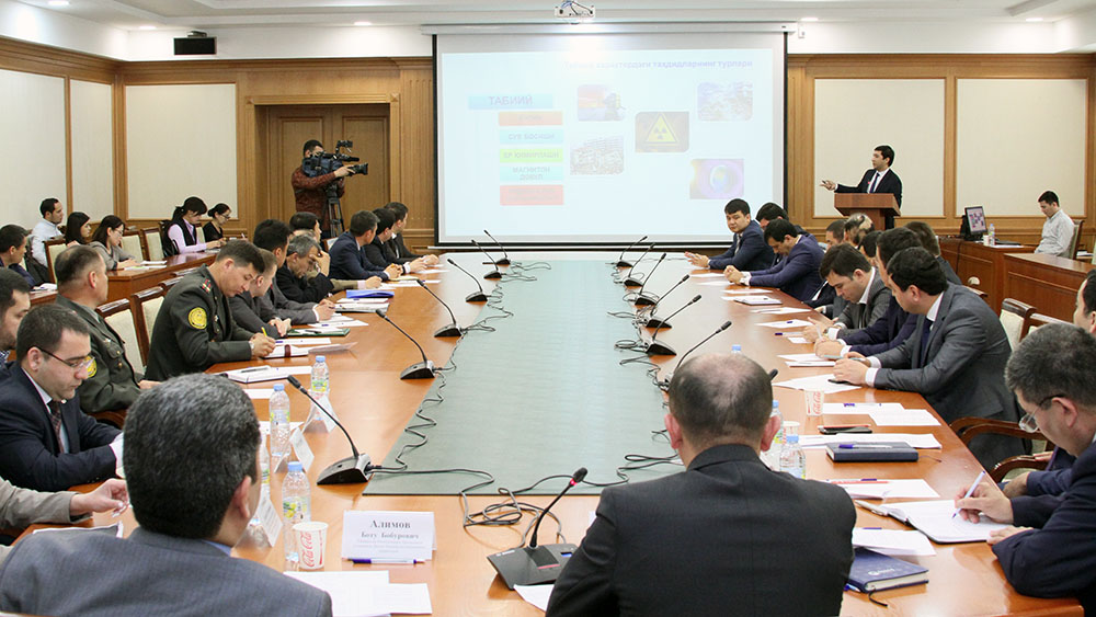 “Davlat boshqaruvida raqamlashtirish: muammo va yechimlar” mavzusida ilmiy-amaliy konferensiya oʻtkazildi